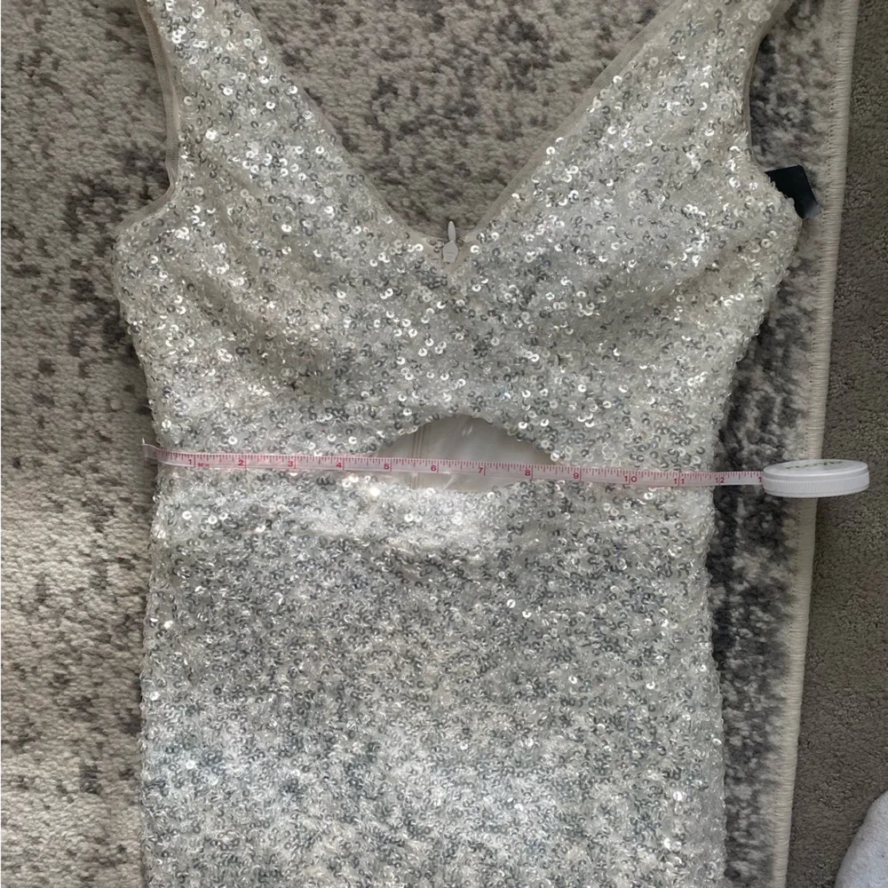 Betsy Adam V-Neck Cutout-Detail Sequinned IvorySilver 4 - Picture 11 of 16